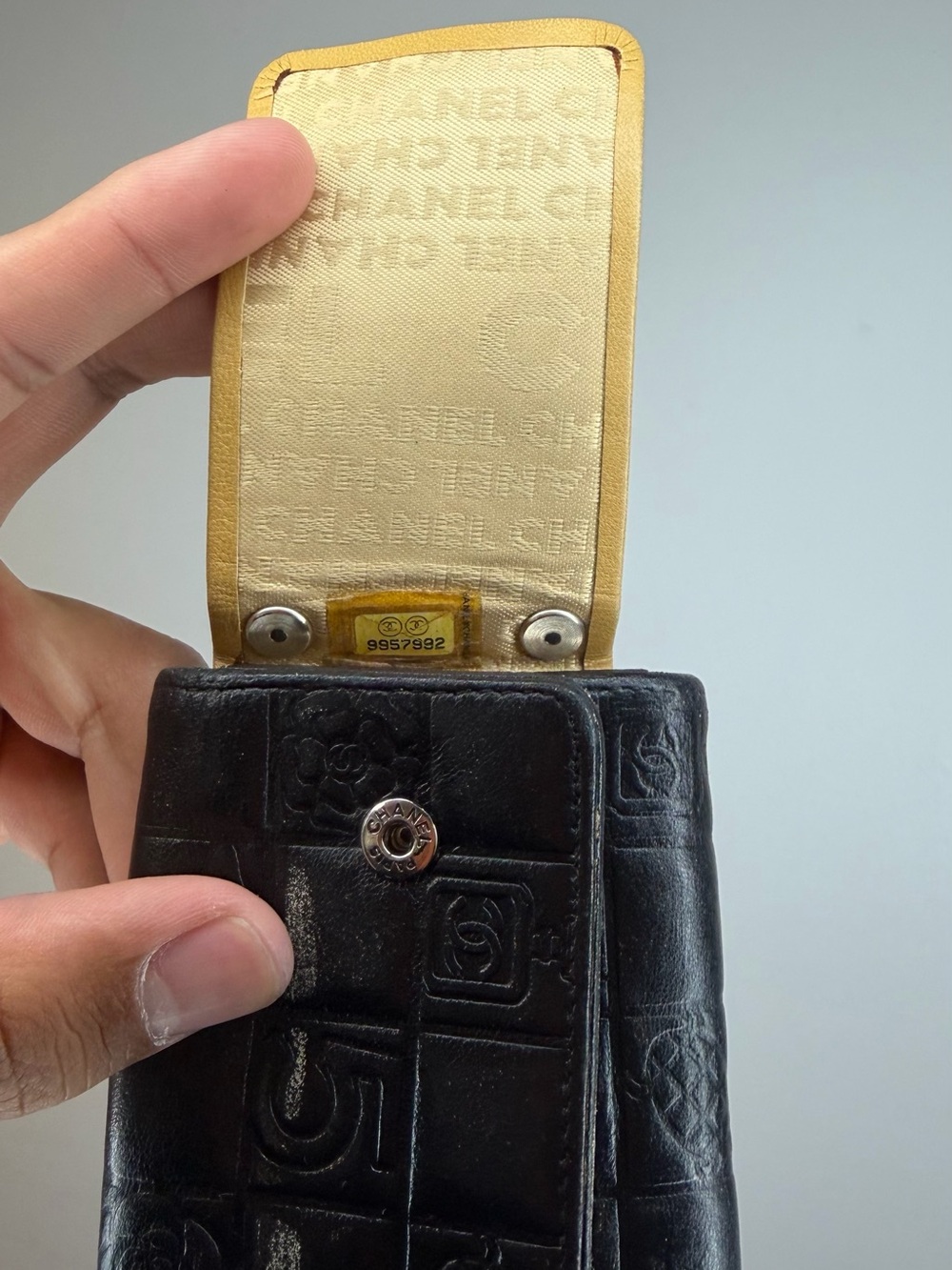 Chanel Precious Symbols Quilted Chocolate Bar Key Holder Case Black
6 Key - Picture 4 of 7